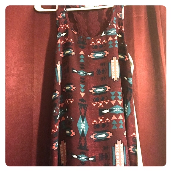 Taylor & Sage Tops - Loose, flattering fit tank; maroon/added colors
